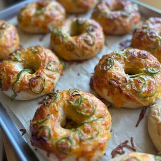 Jalapeño bagels 