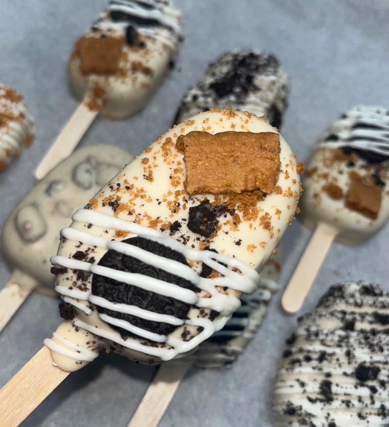 Oreo Biscoff Cake Pops