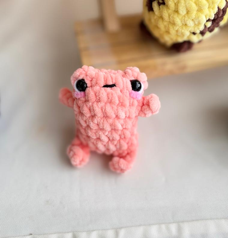 Little frog plushie 
